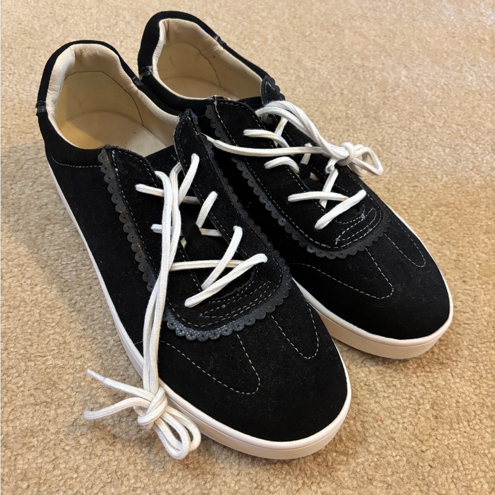 Spenco Camden Suede Scalloped Sneaker